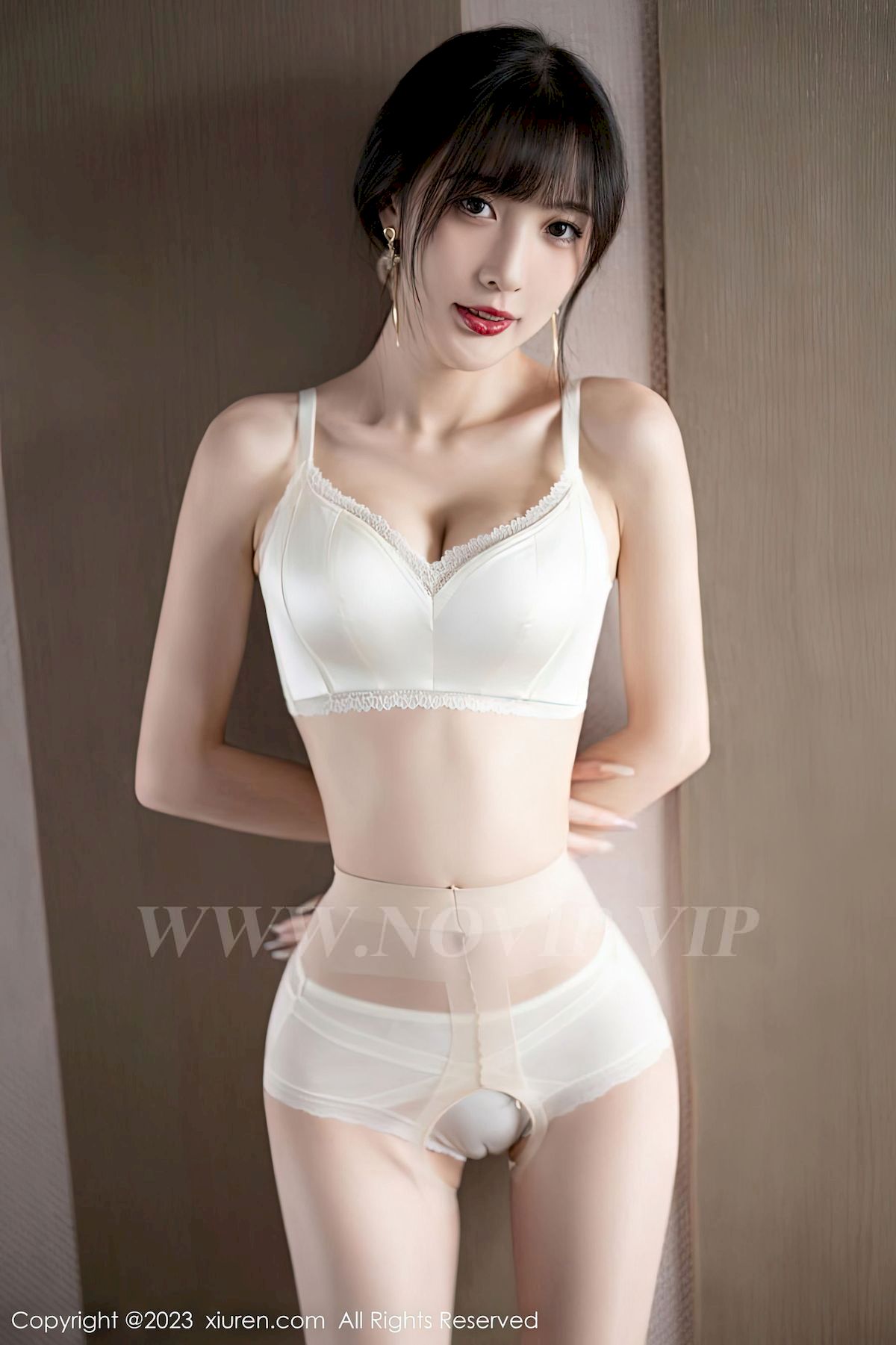 [XiuRen秀人网] No.6236 模特林星阑 – 连衣短裙+原色丝袜性感写真