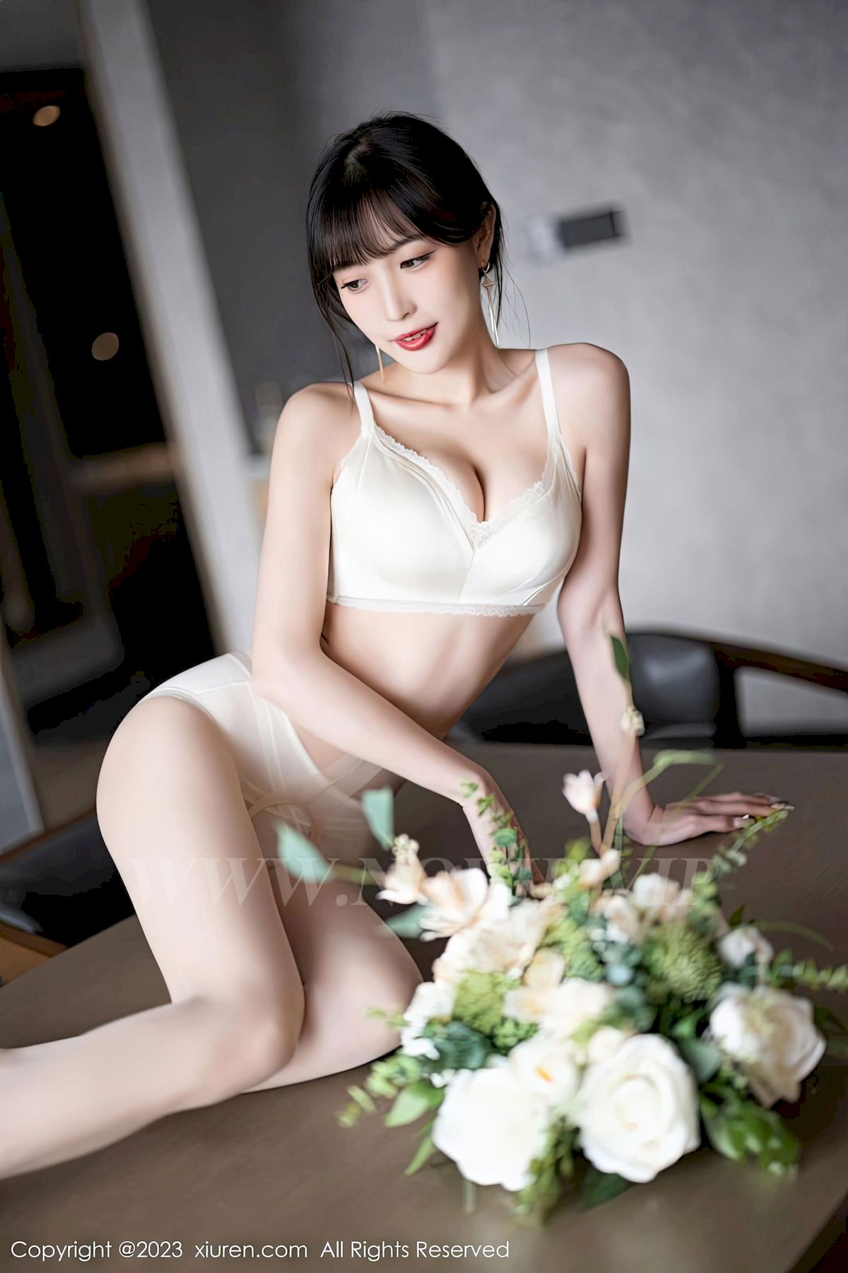 [XiuRen秀人网] No.6236 模特林星阑 – 连衣短裙+原色丝袜性感写真
