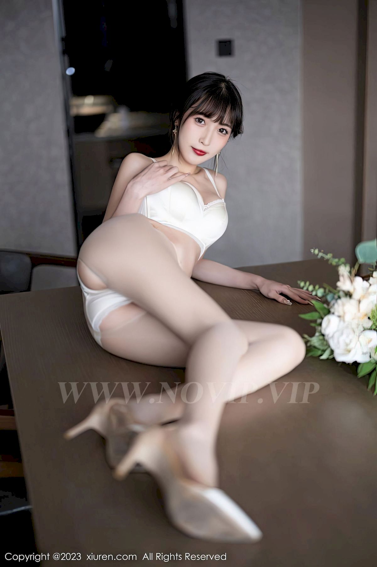 [XiuRen秀人网] No.6236 模特林星阑 – 连衣短裙+原色丝袜性感写真
