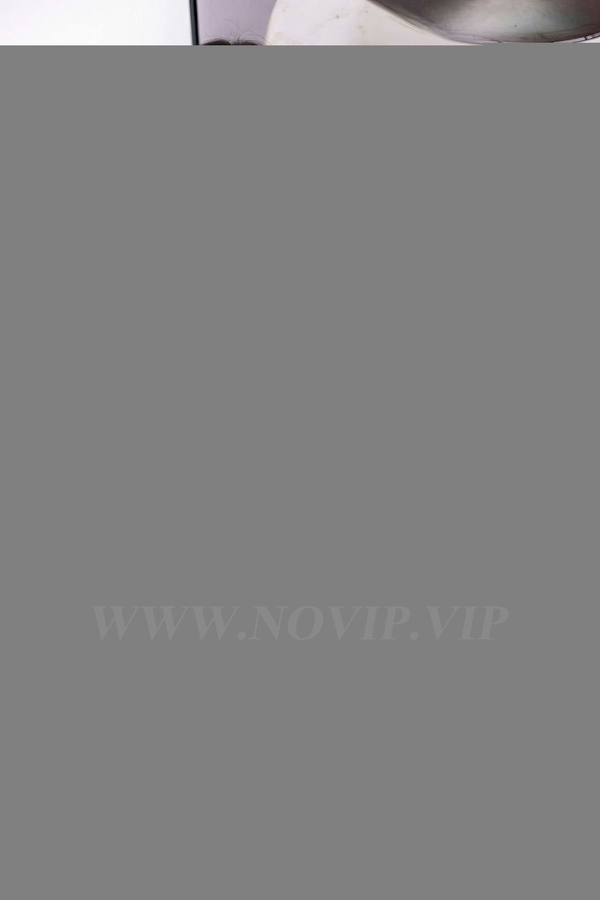 [秀人XiuRen] No.6374 模特可樂Vicky – 蓝紫色吊裙+黑丝美腿性感写真