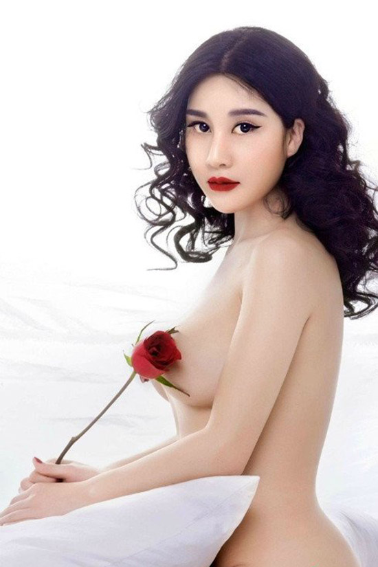 最胸足球宝贝樊玲变身修道士-御萝部落