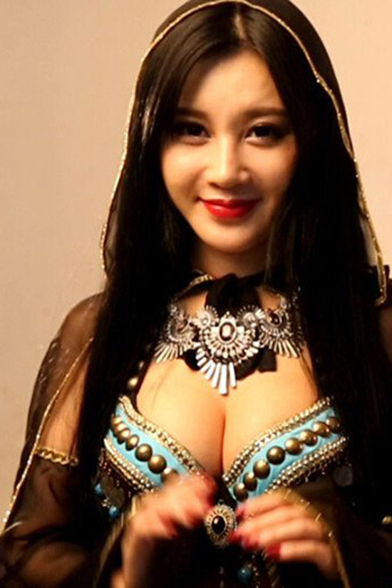 最胸足球宝贝樊玲变身修道士-御萝部落