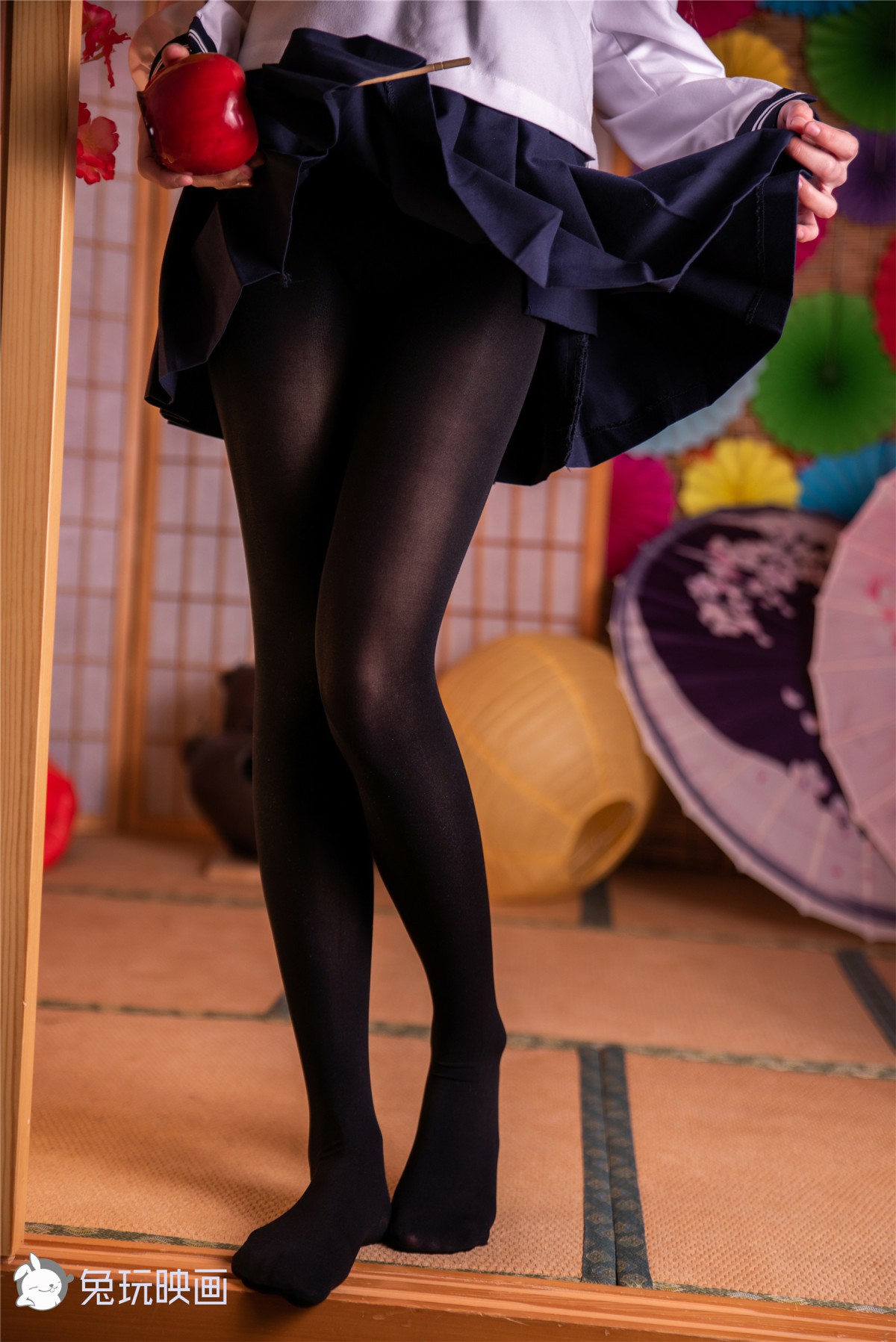 兔玩映画系列 Vol.053 冬天里的黑丝JK裙_ – COSPLAY