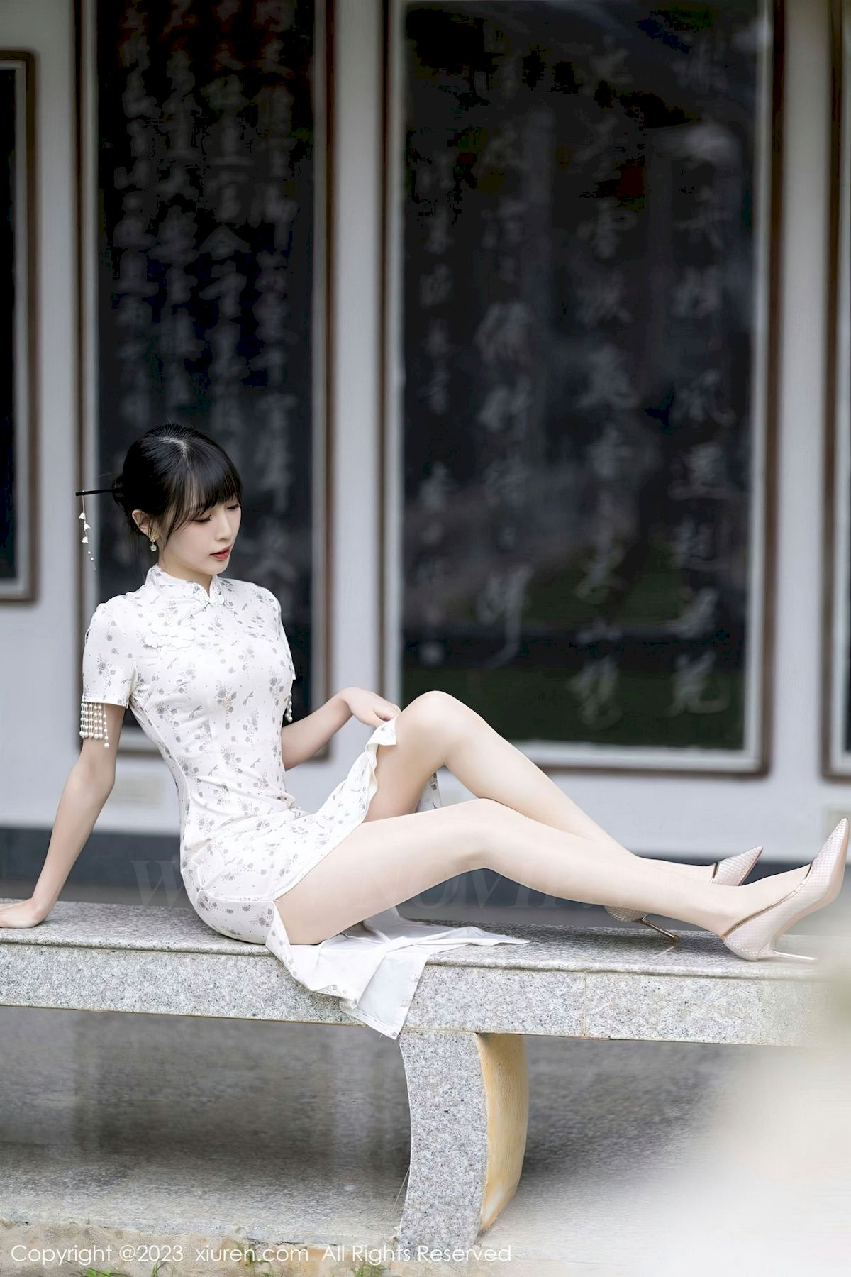 [XiuRen秀人网] No.6346 模特林星阑 – 浅色旗袍+丝袜美腿海南旅拍