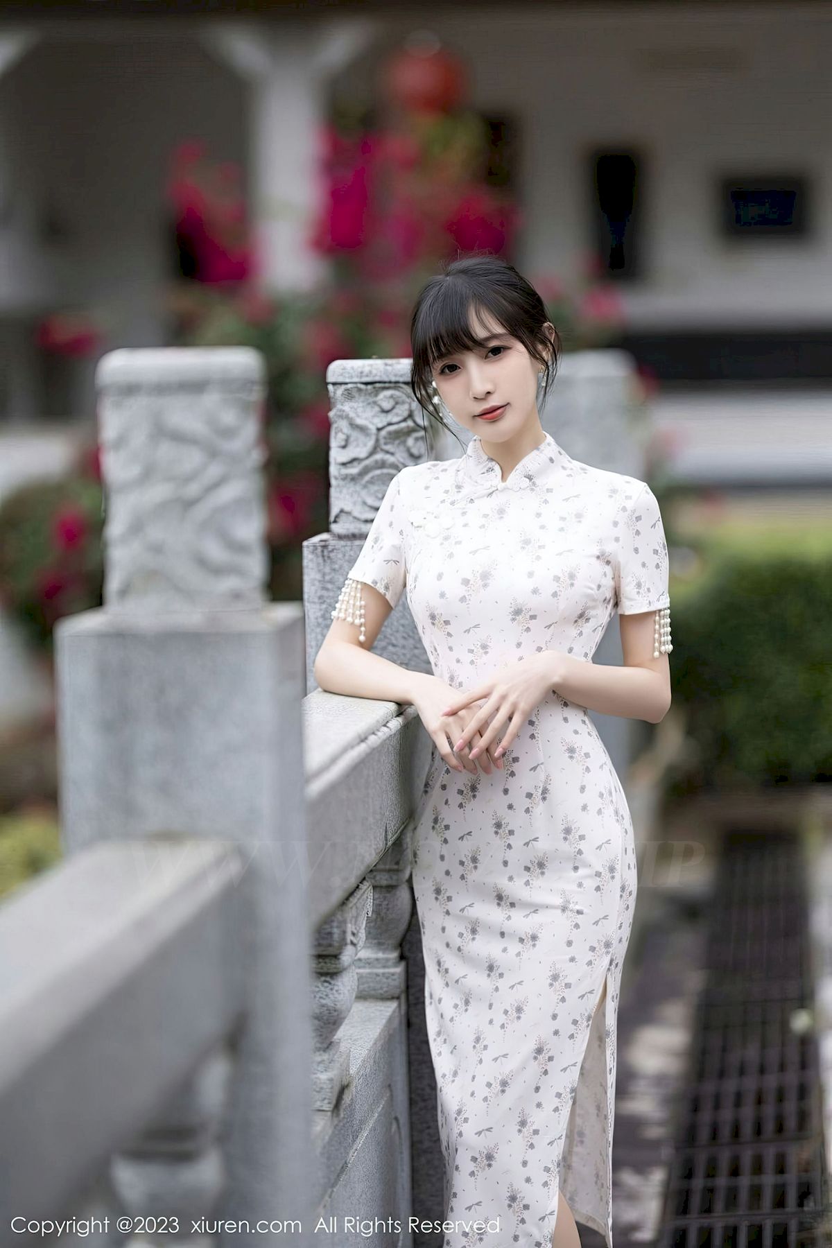 [XiuRen秀人网] No.6346 模特林星阑 – 浅色旗袍+丝袜美腿海南旅拍