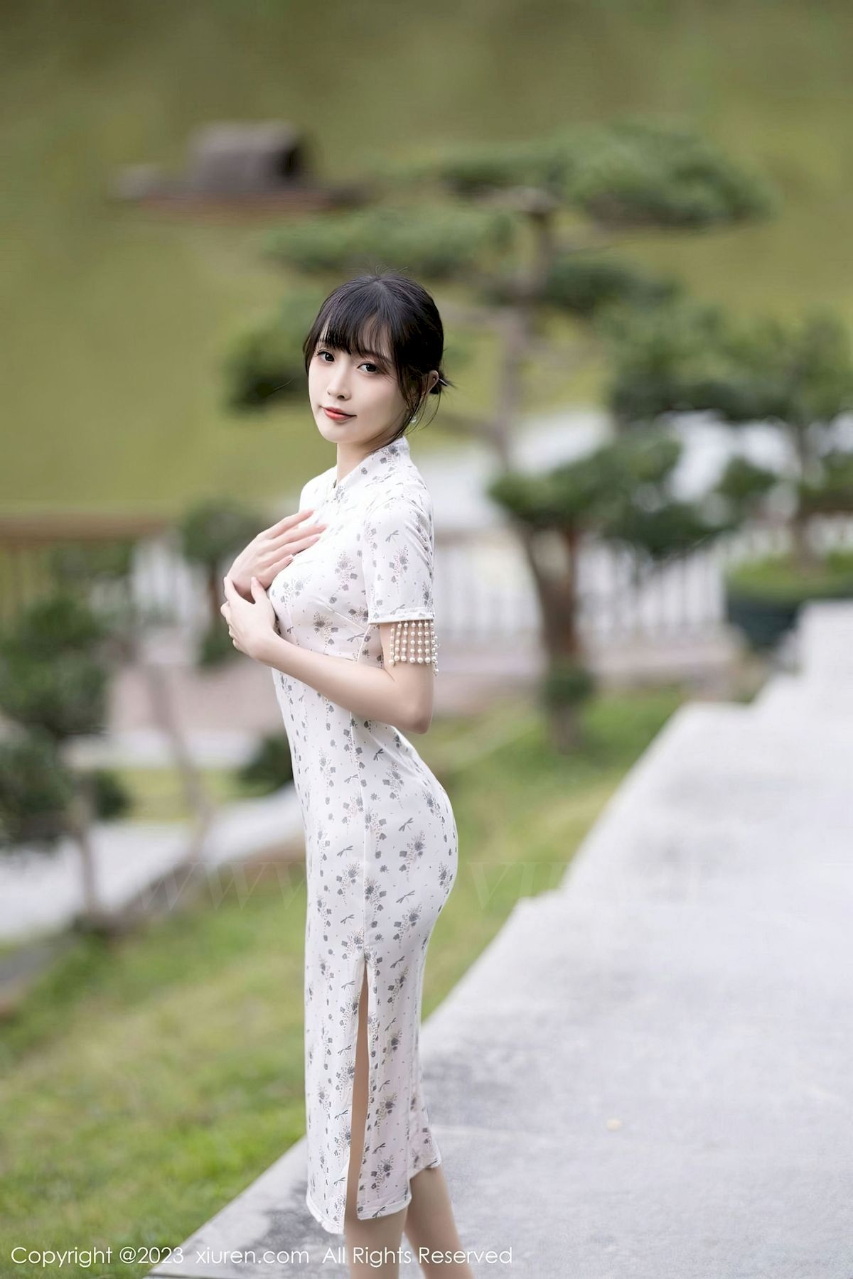 [XiuRen秀人网] No.6346 模特林星阑 – 浅色旗袍+丝袜美腿海南旅拍
