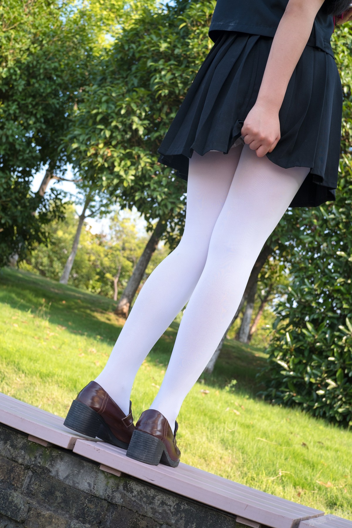 [森萝财团]萝莉丝足写真 Free-003 – COSPLAY