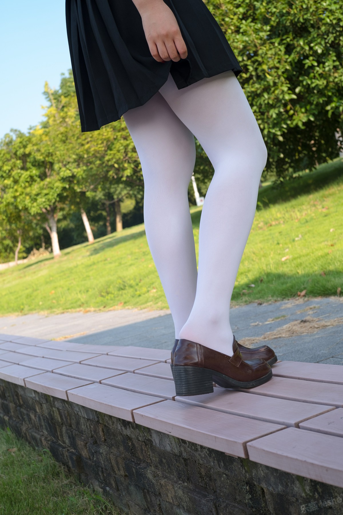 [森萝财团]萝莉丝足写真 Free-003 – COSPLAY