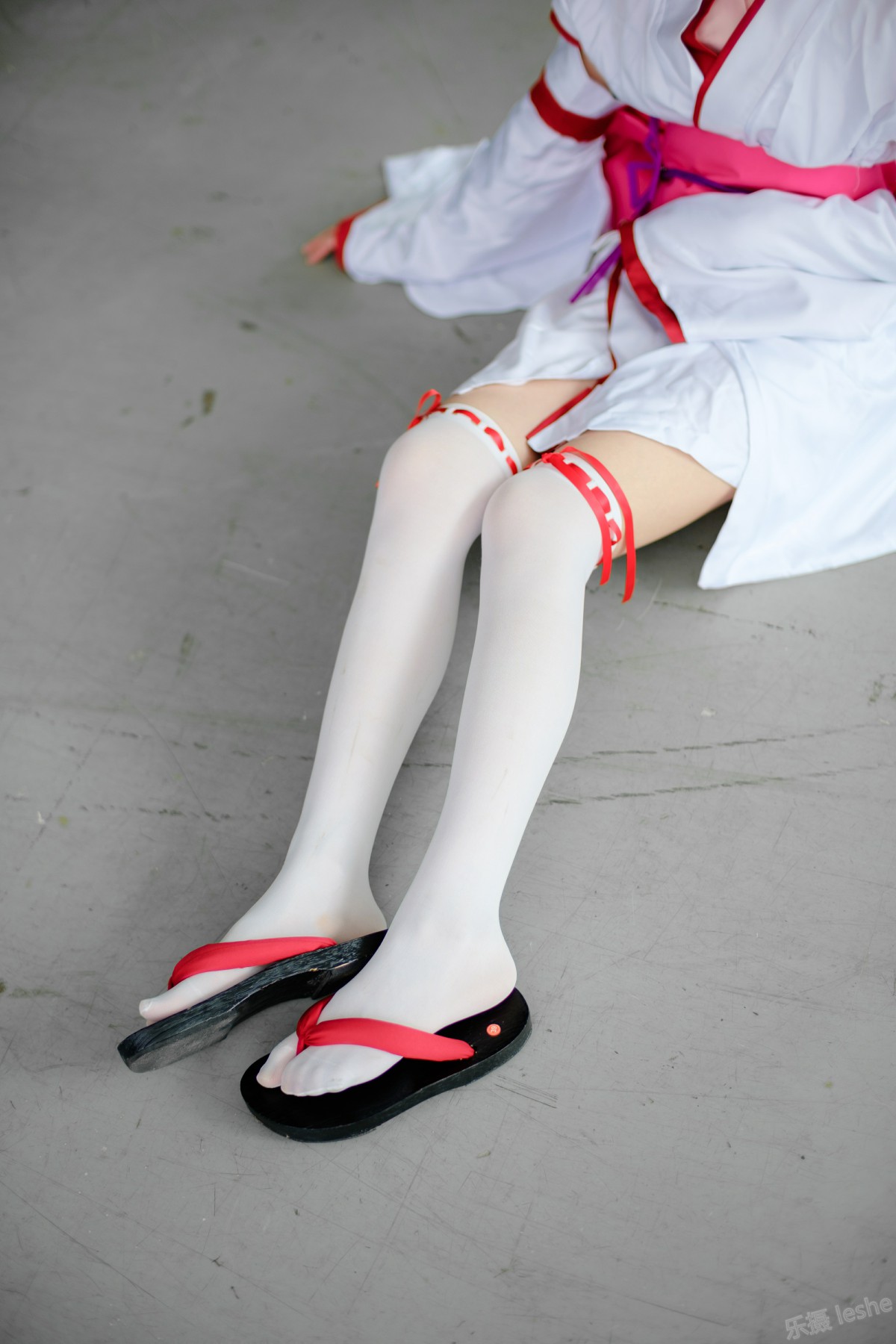 [森萝财团]萝莉丝足写真 Free-002 – COSPLAY