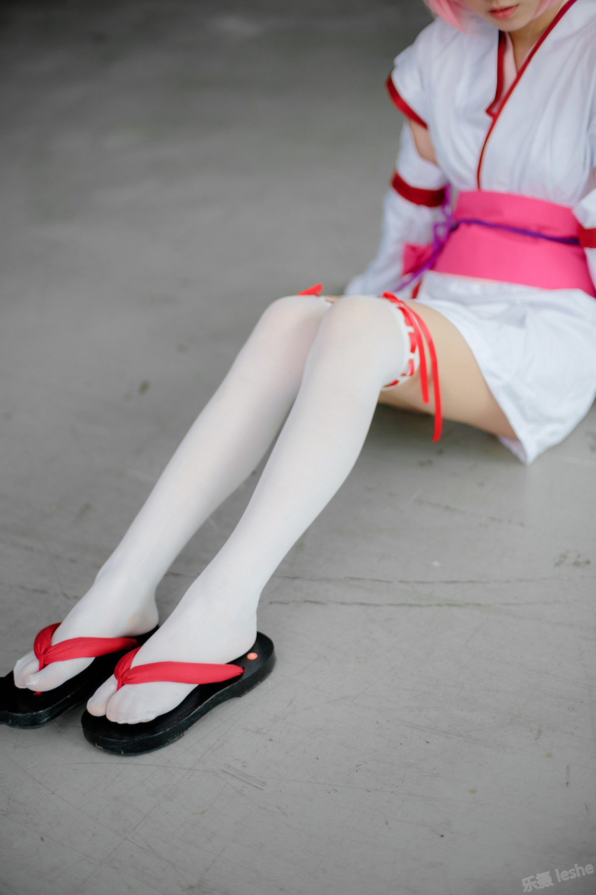 [森萝财团]萝莉丝足写真 Free-002 – COSPLAY