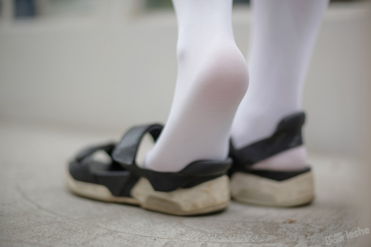 [森萝财团]萝莉丝足写真 Free-001 – COSPLAY