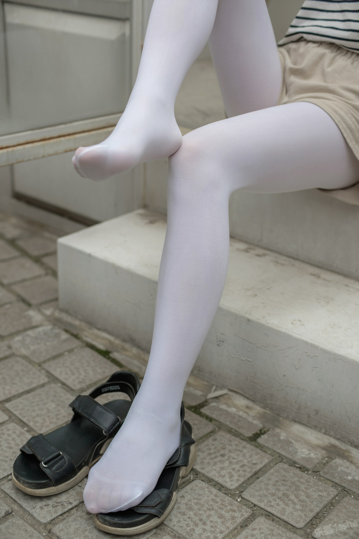 [森萝财团]萝莉丝足写真 Free-001 – COSPLAY