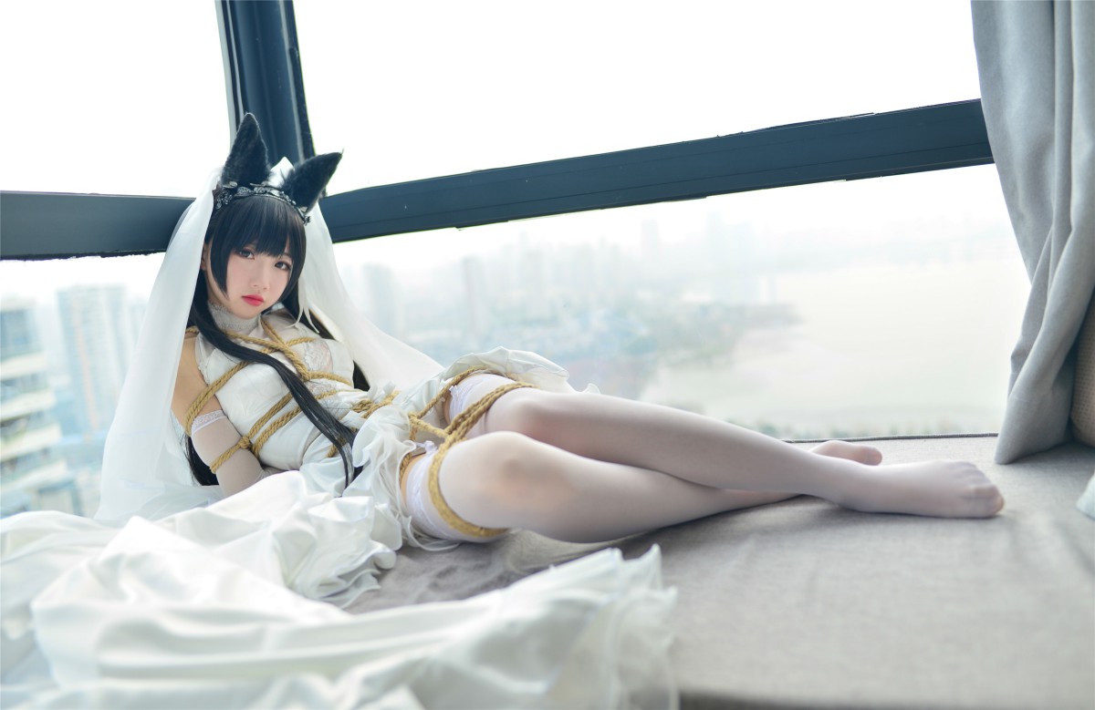 Cos小姐姐雪琪- 爱宕高跟美腿与婚纱 – COSPLAY