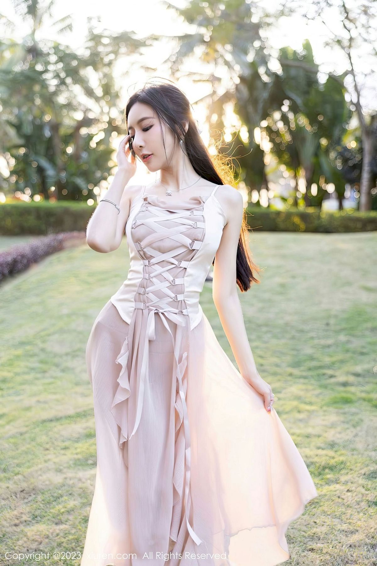 [XiuRen秀人网] No.6581 女神王馨瑶yanni – 吊带长裙+肉丝海南岛旅拍