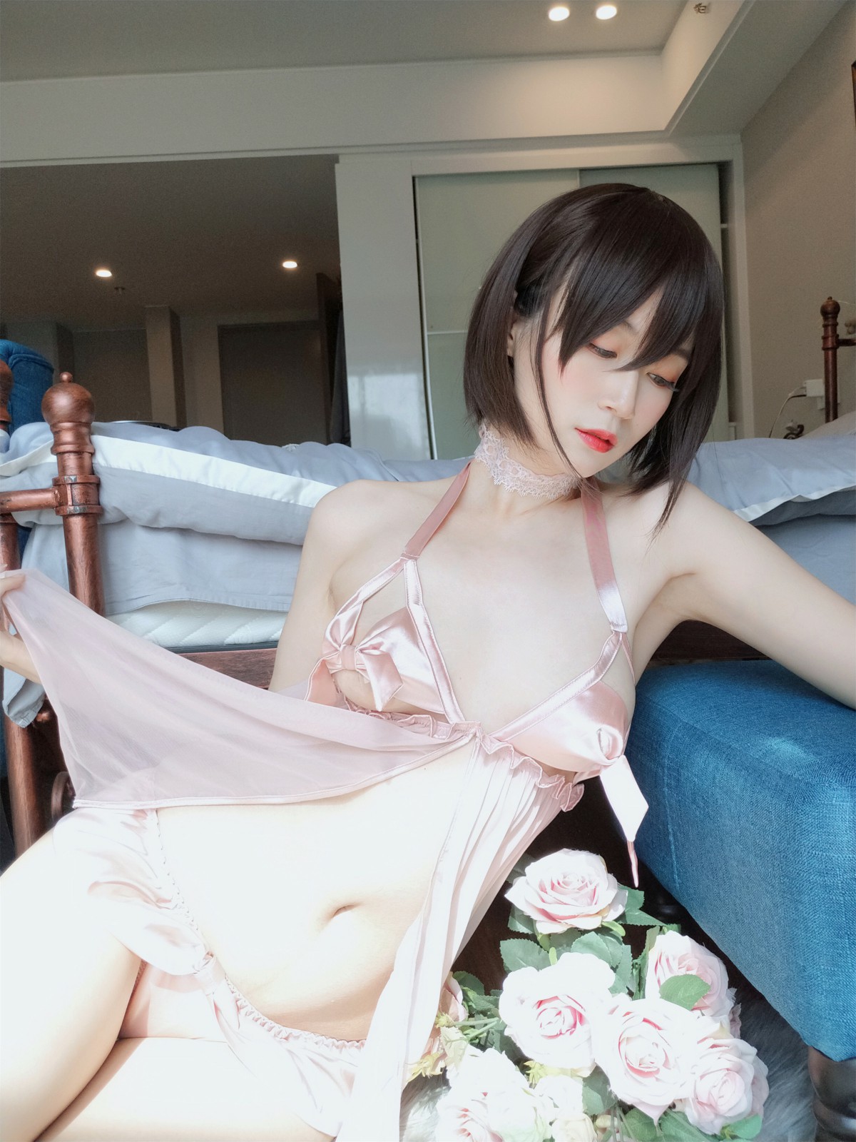 Coser小姐姐白银 – 粉色睡衣 – COSPLAY