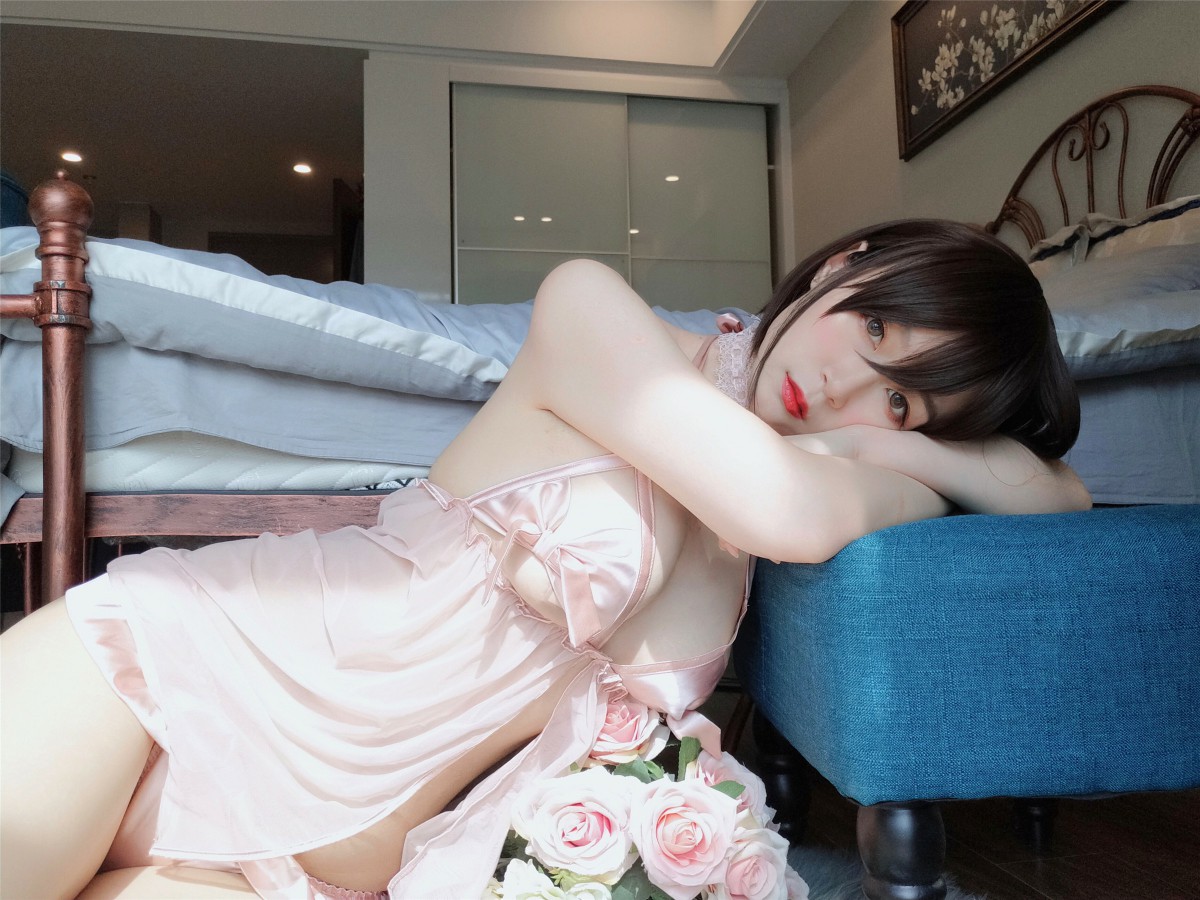 Coser小姐姐白银 – 粉色睡衣 – COSPLAY
