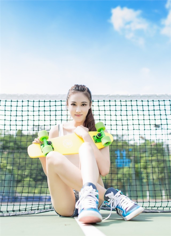 清纯美女校花球场气质写真 美丽的风景线-御萝部落