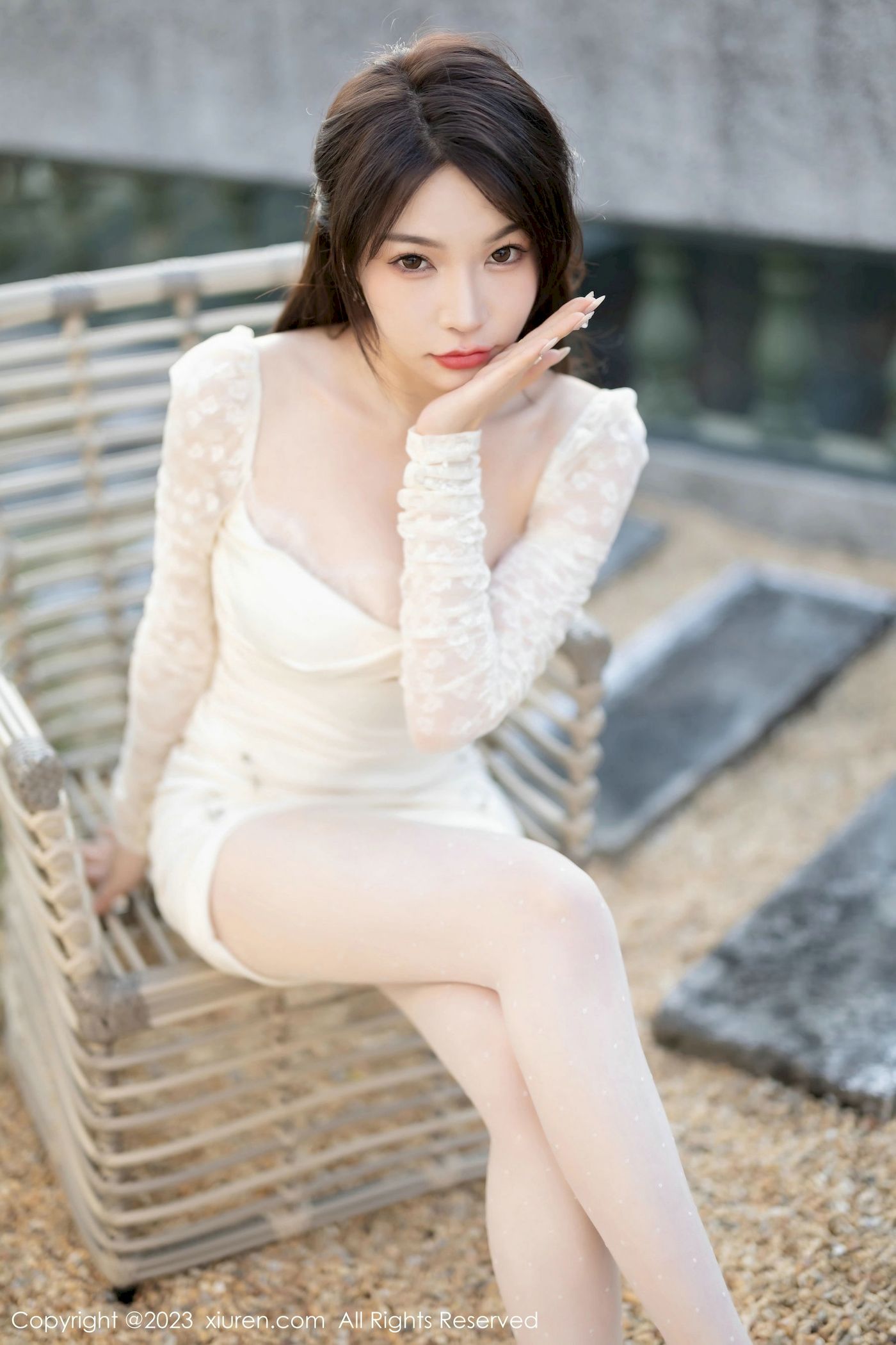 [秀人XiuRen] No.6616 徐莉芝Booty – 白色短裙+白色丝袜海南岛旅拍