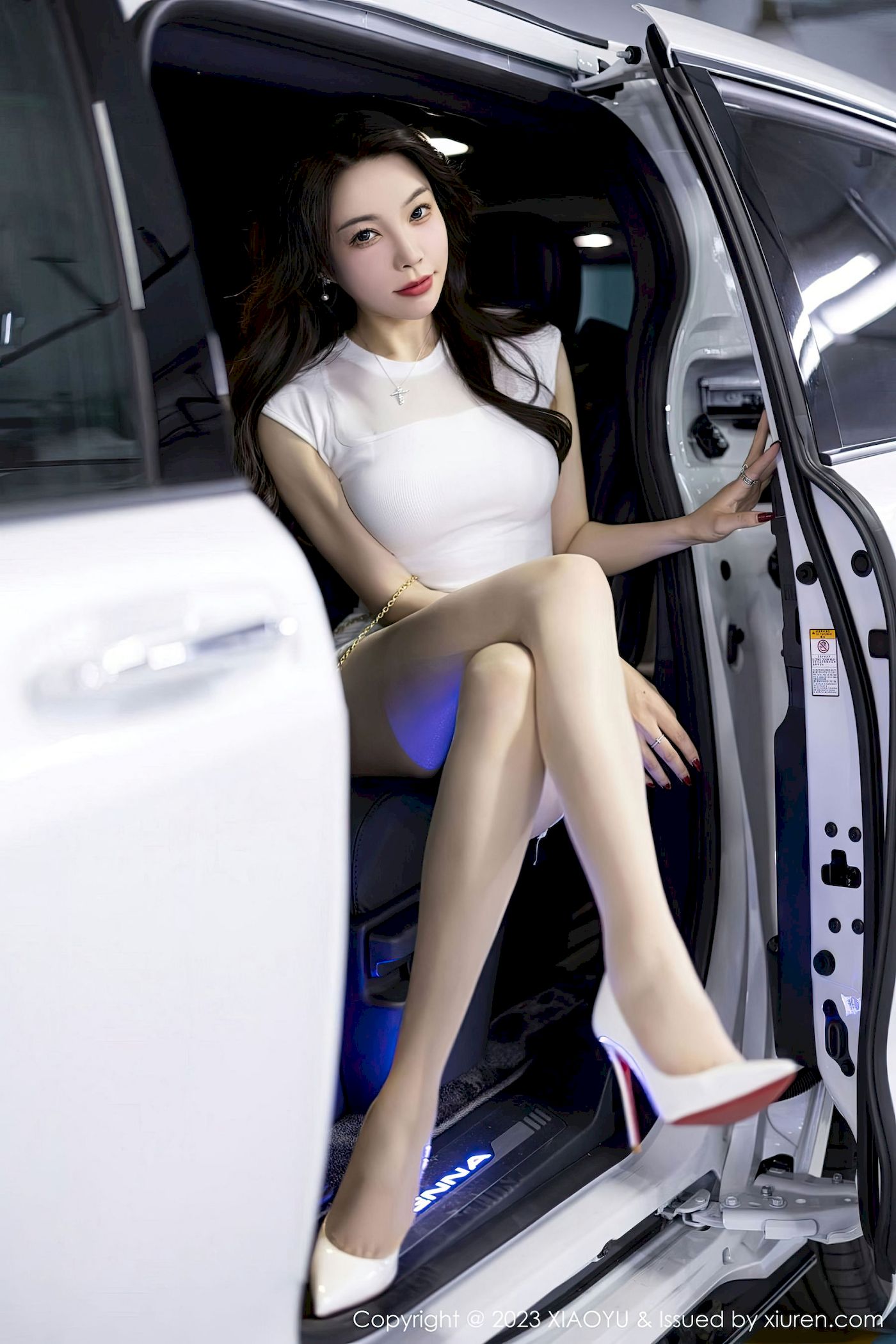 [XIAOYU语画界] VOL.998 徐莉芝Booty – 白色上衣+白色短裙性感写真