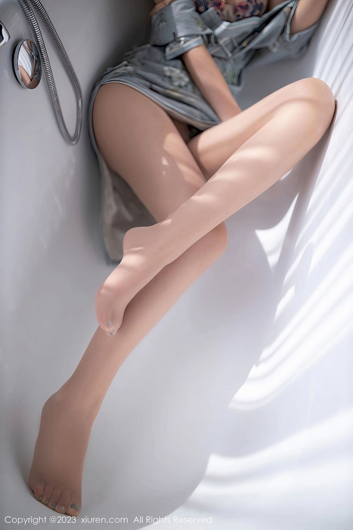 [秀人XiuRen] No.7232 唐安琪 – 旗袍服饰+原色丝袜巴厘岛旅拍
