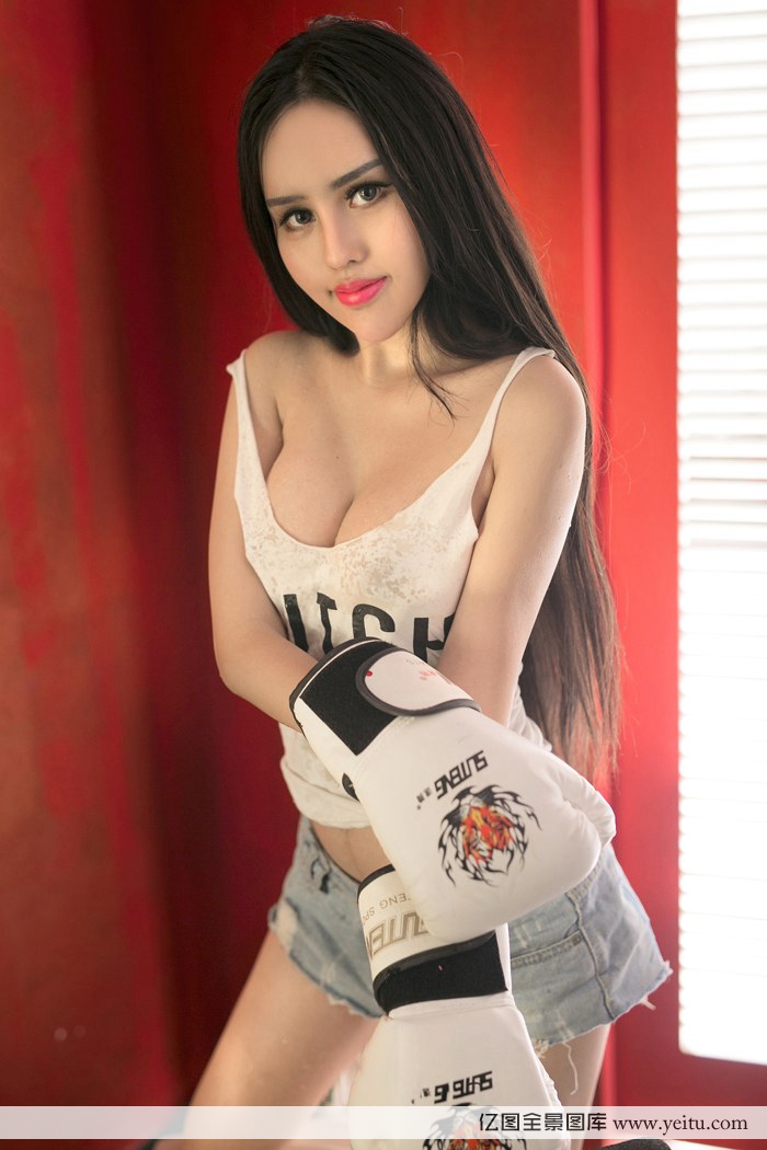 体育美女模特陈迪娅蕾丝诱惑露半球性感写真-御萝部落