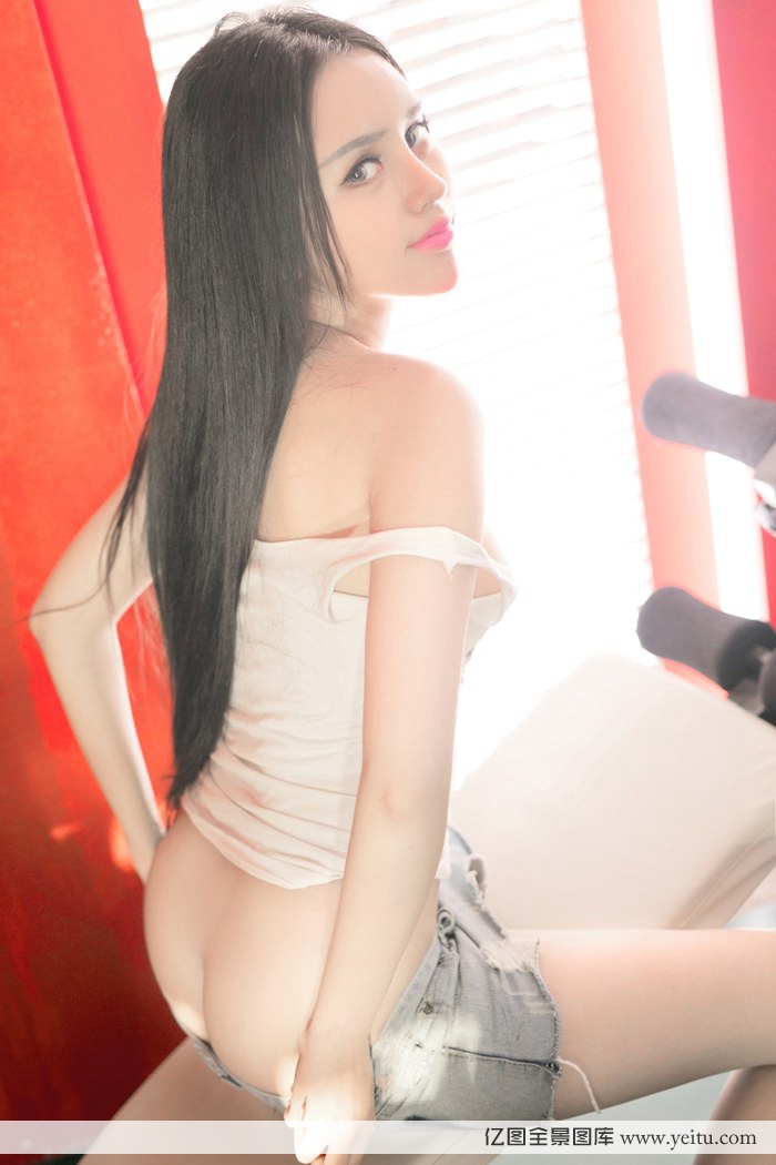 体育美女模特陈迪娅蕾丝诱惑露半球性感写真-御萝部落