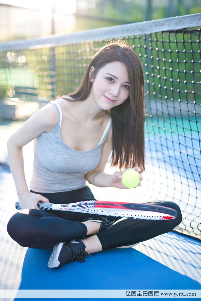 美女模特嘟嘟清秀完美身材网球场性感写真-御萝部落