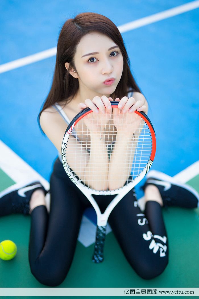 美女模特嘟嘟清秀完美身材网球场性感写真-御萝部落