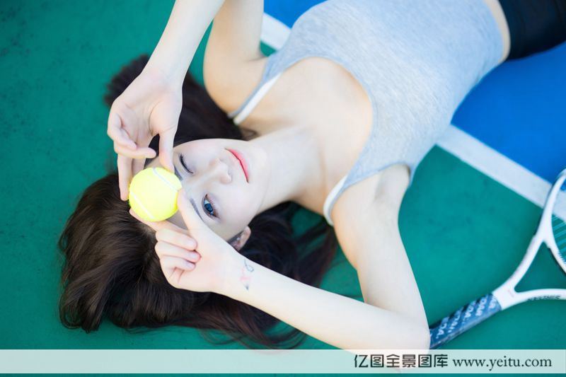 美女模特嘟嘟清秀完美身材网球场性感写真-御萝部落
