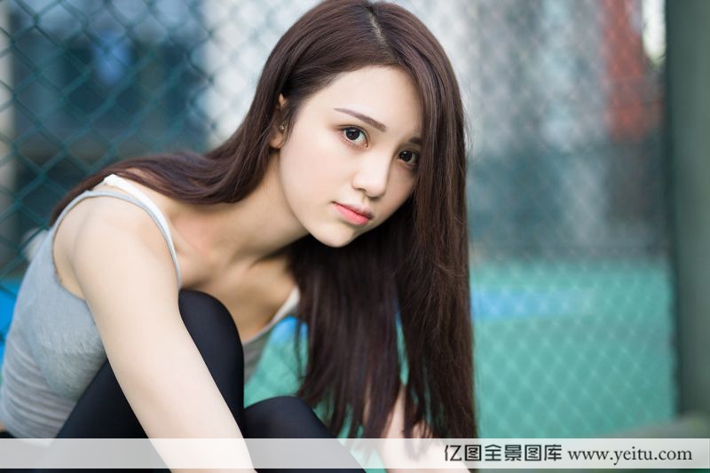 美女模特嘟嘟清秀完美身材网球场性感写真-御萝部落