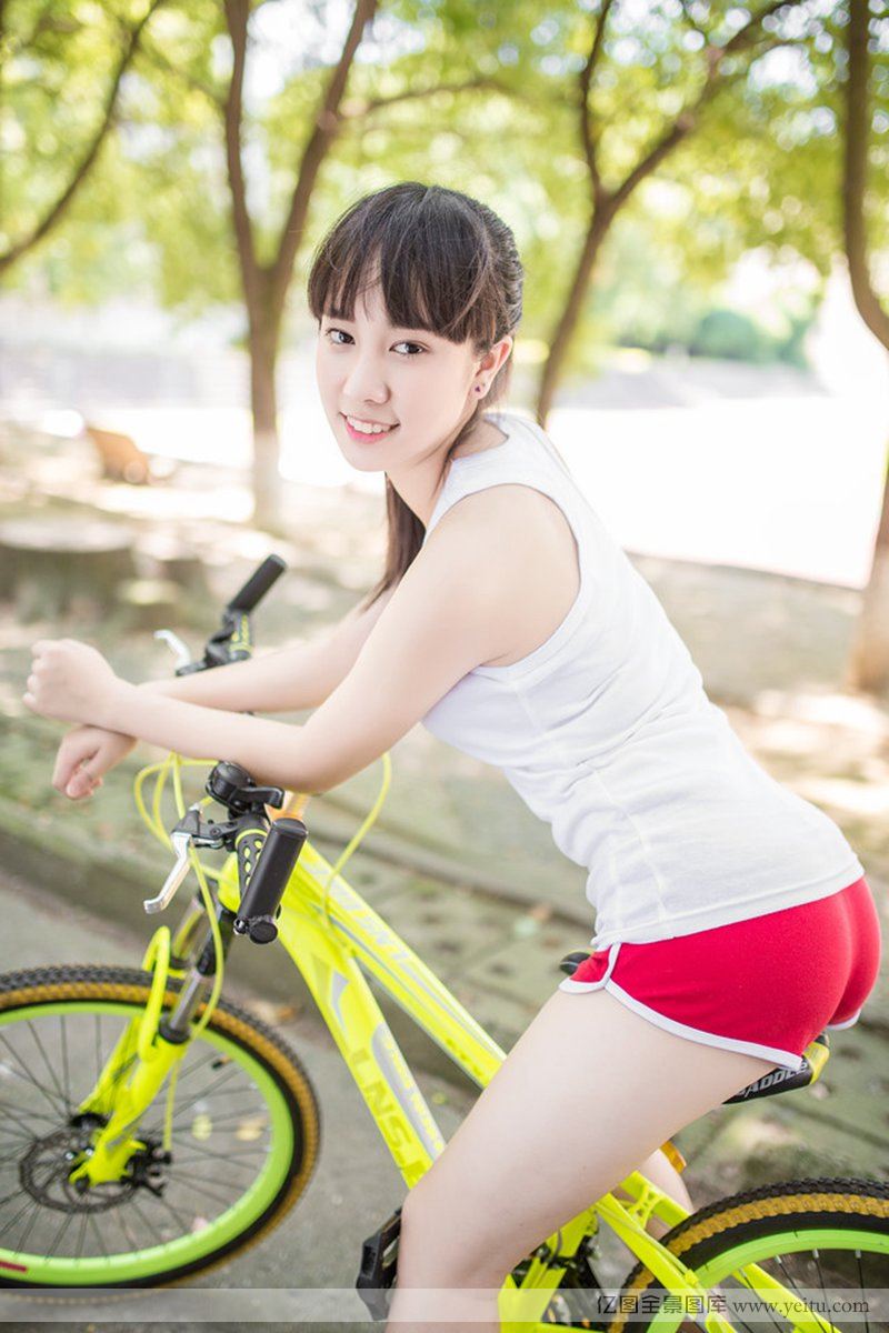 单车美女诱人曲线清凉清纯写真-御萝部落