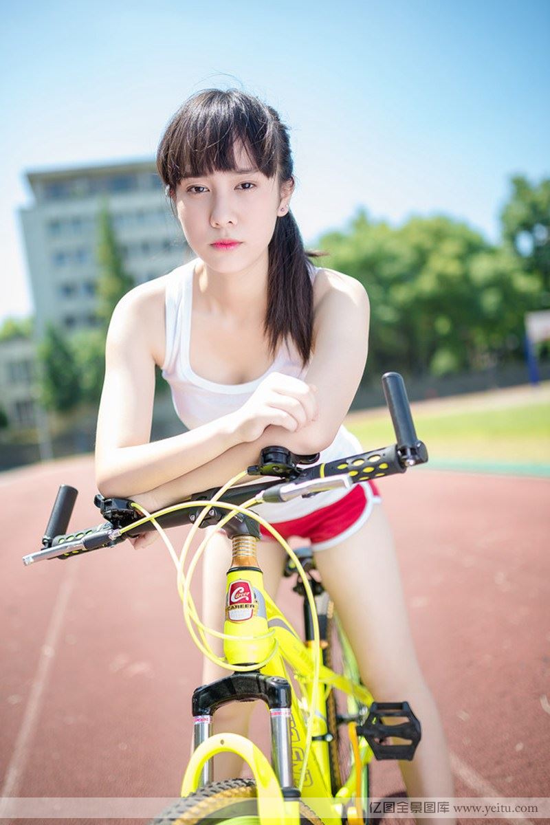 单车美女诱人曲线清凉清纯写真-御萝部落