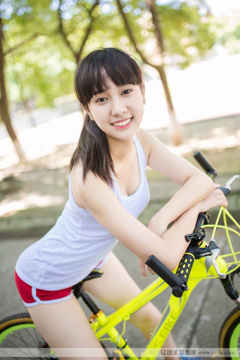 单车美女诱人曲线清凉清纯写真-御萝部落