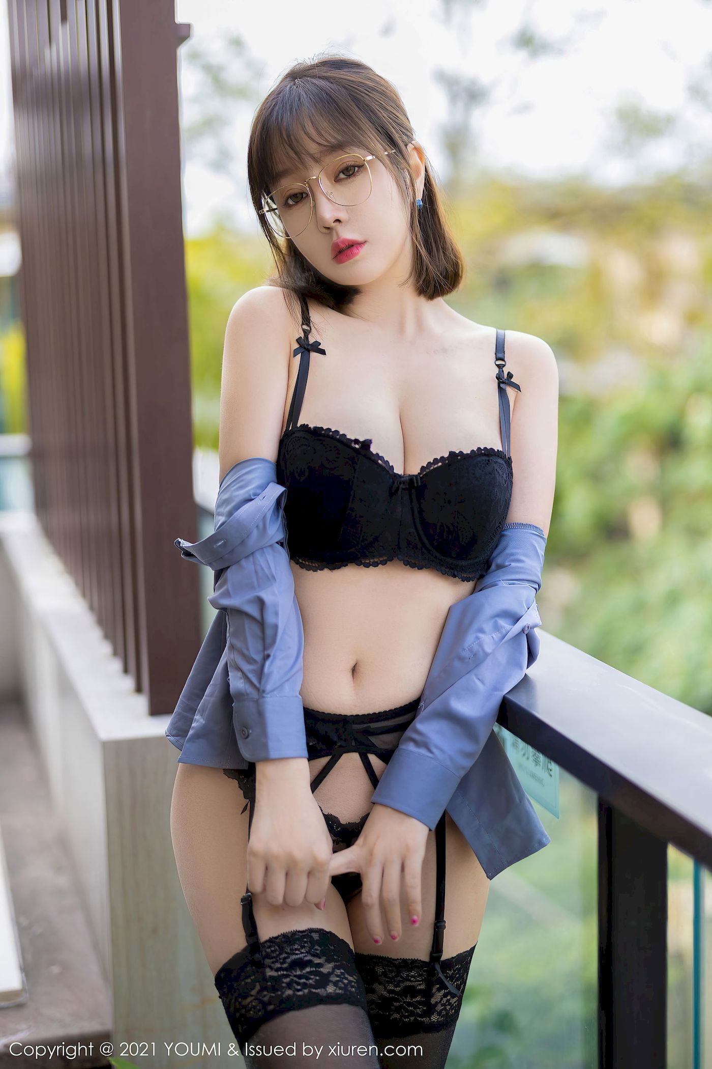 [尤蜜荟YouMi] Vol.722 王雨纯 – 职场OL+黑丝内衣成都旅拍