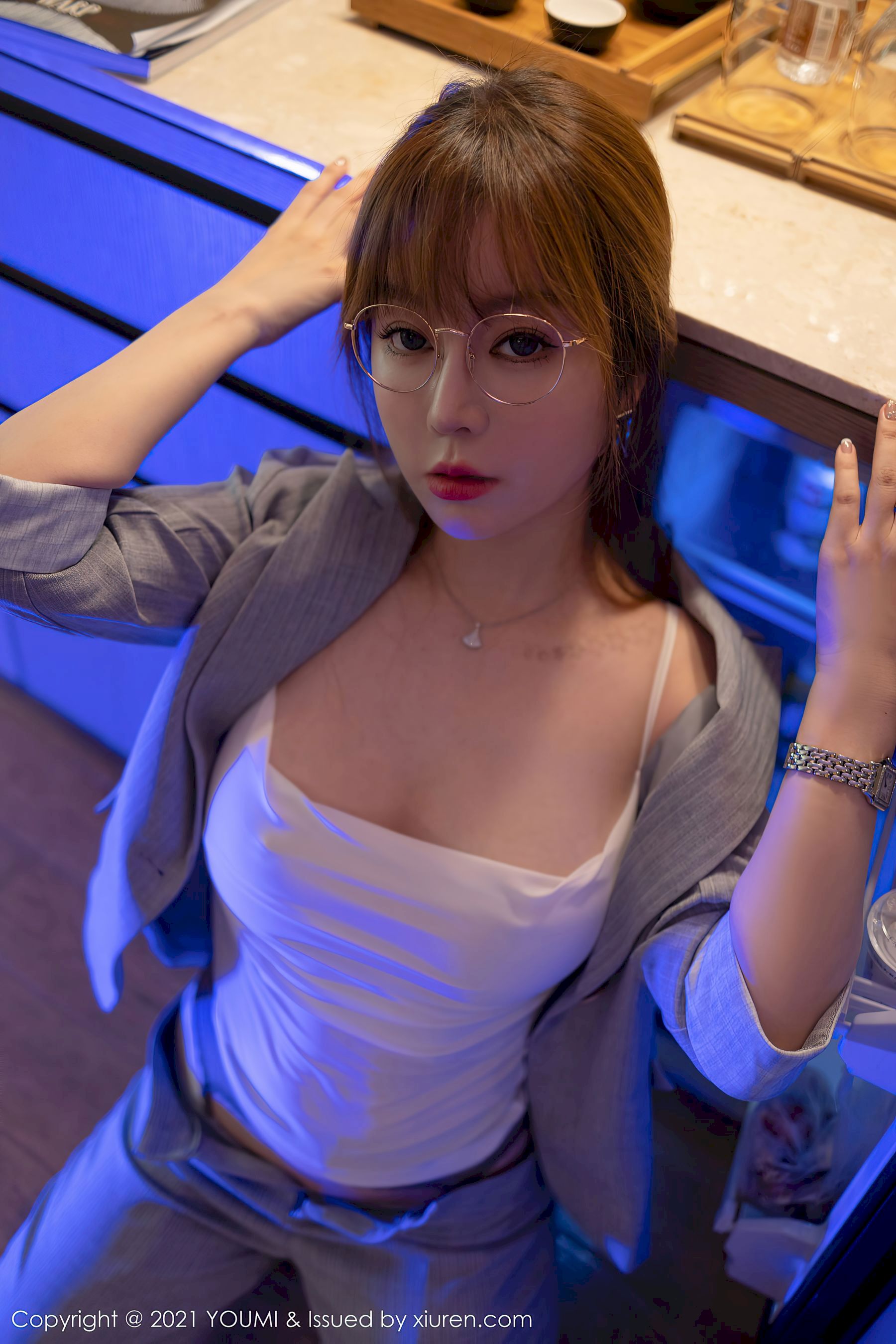 [YouMi尤蜜荟] Vol.687 女神王雨纯 – 职场OL+熟女风格阳朔旅拍