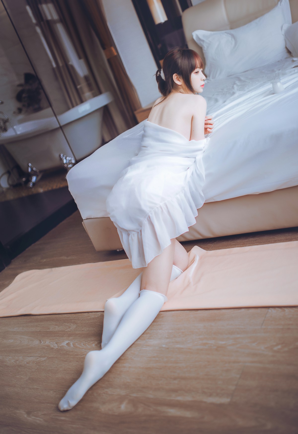 [Cosplay]疯猫ss -白色睡衣 – COSPLAY