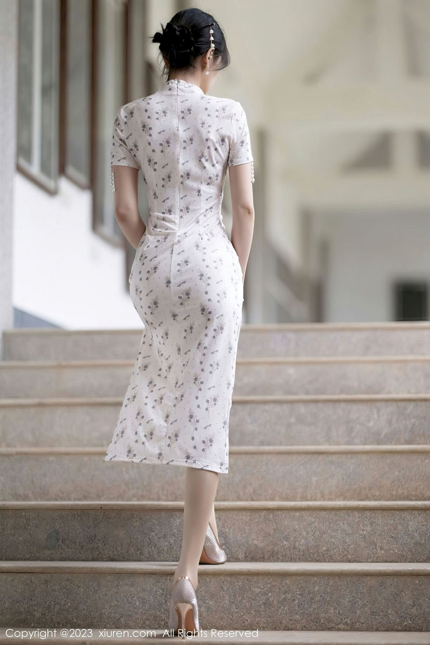 [秀人XiuRen] No.6346 模特林星阑 – 短款旗袍+原色丝袜海南旅拍