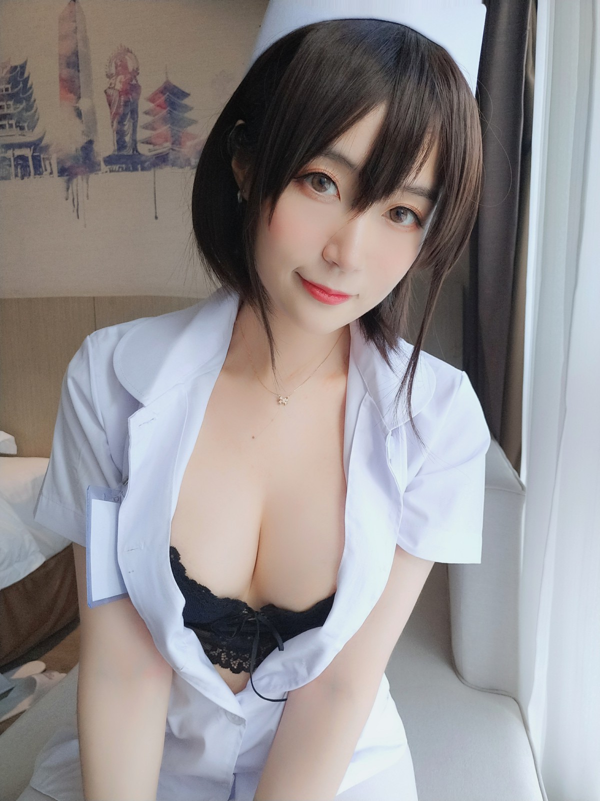 Coser小姐姐白银 – 短发小护士 – COSPLAY