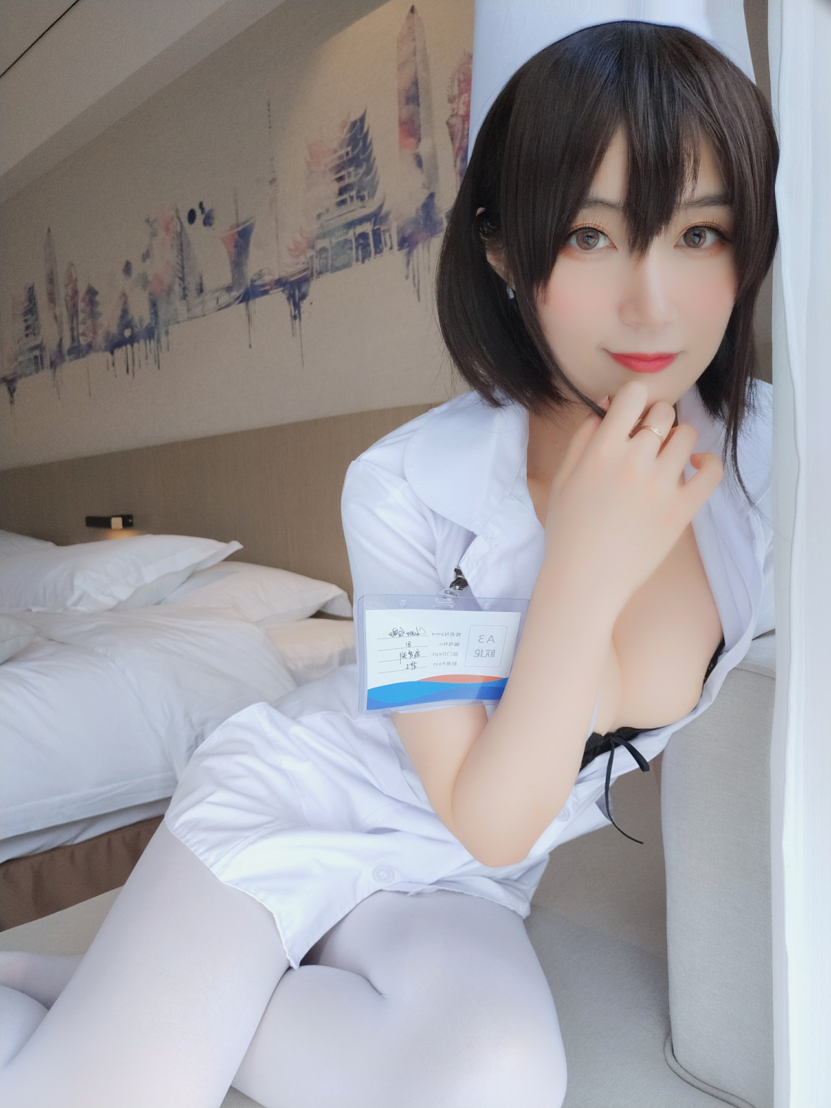 Coser小姐姐白银 – 短发小护士 – COSPLAY