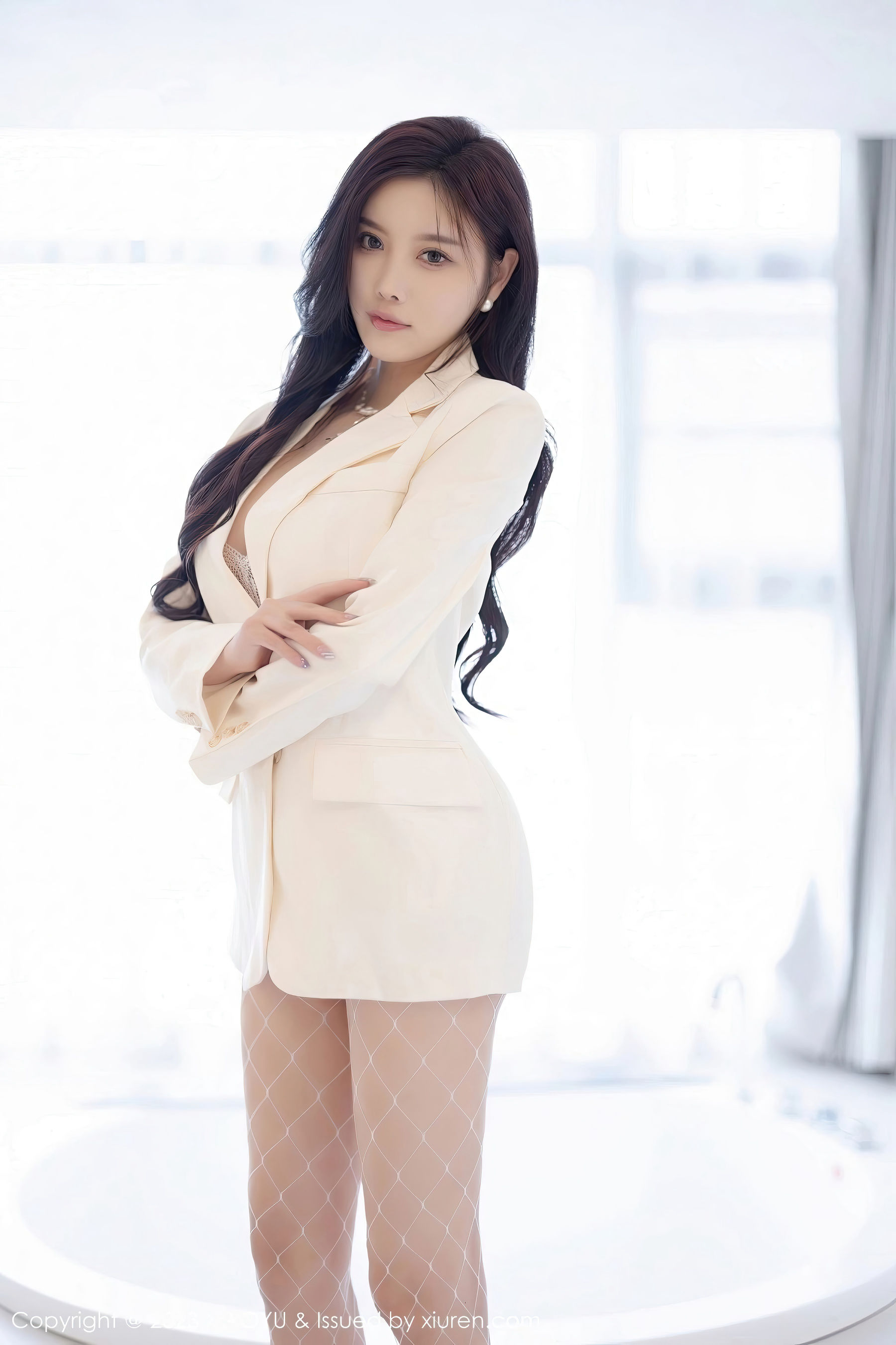 [XIAOYU语画界] Vol.1031 杨晨晨Yome – 白色西服+丰腴身材性感写真