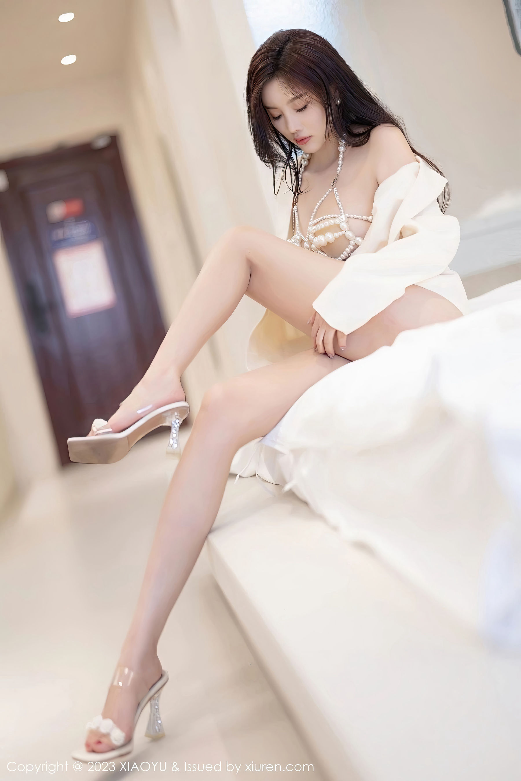 [XIAOYU语画界] Vol.1031 杨晨晨Yome – 白色西服+丰腴身材性感写真