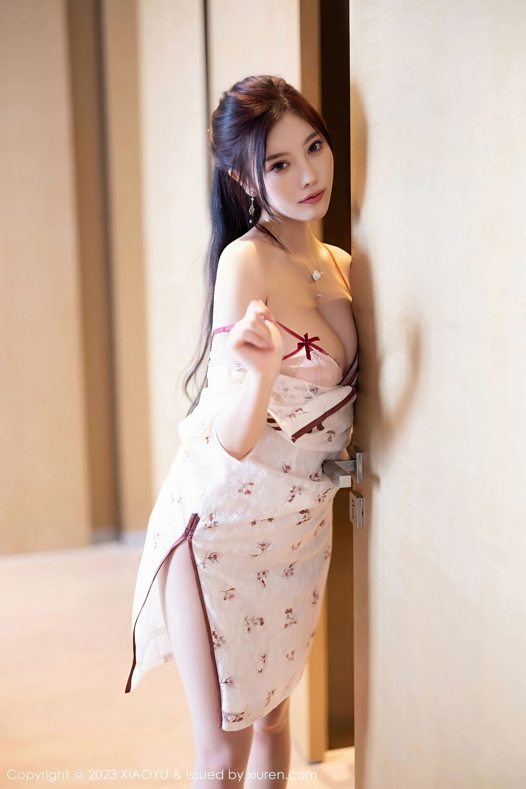 [XIAOYU]语画界 Vol.1026 杨晨晨Yome – 白色旗袍+丰腴身材性感写真