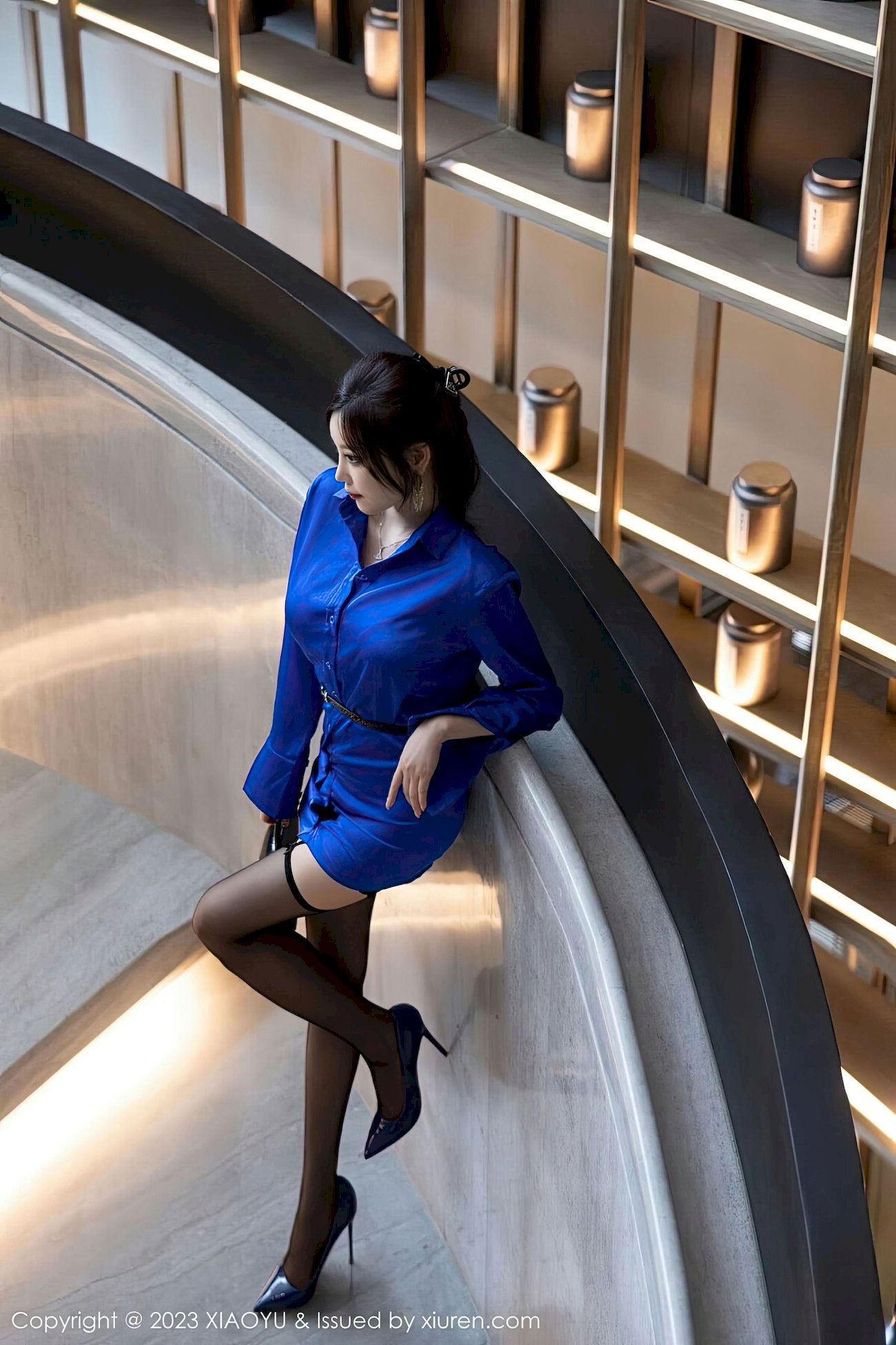[XIAOYU语画界] Vol.1018 杨晨晨 – 蓝色服饰+魅惑黑丝性感写真