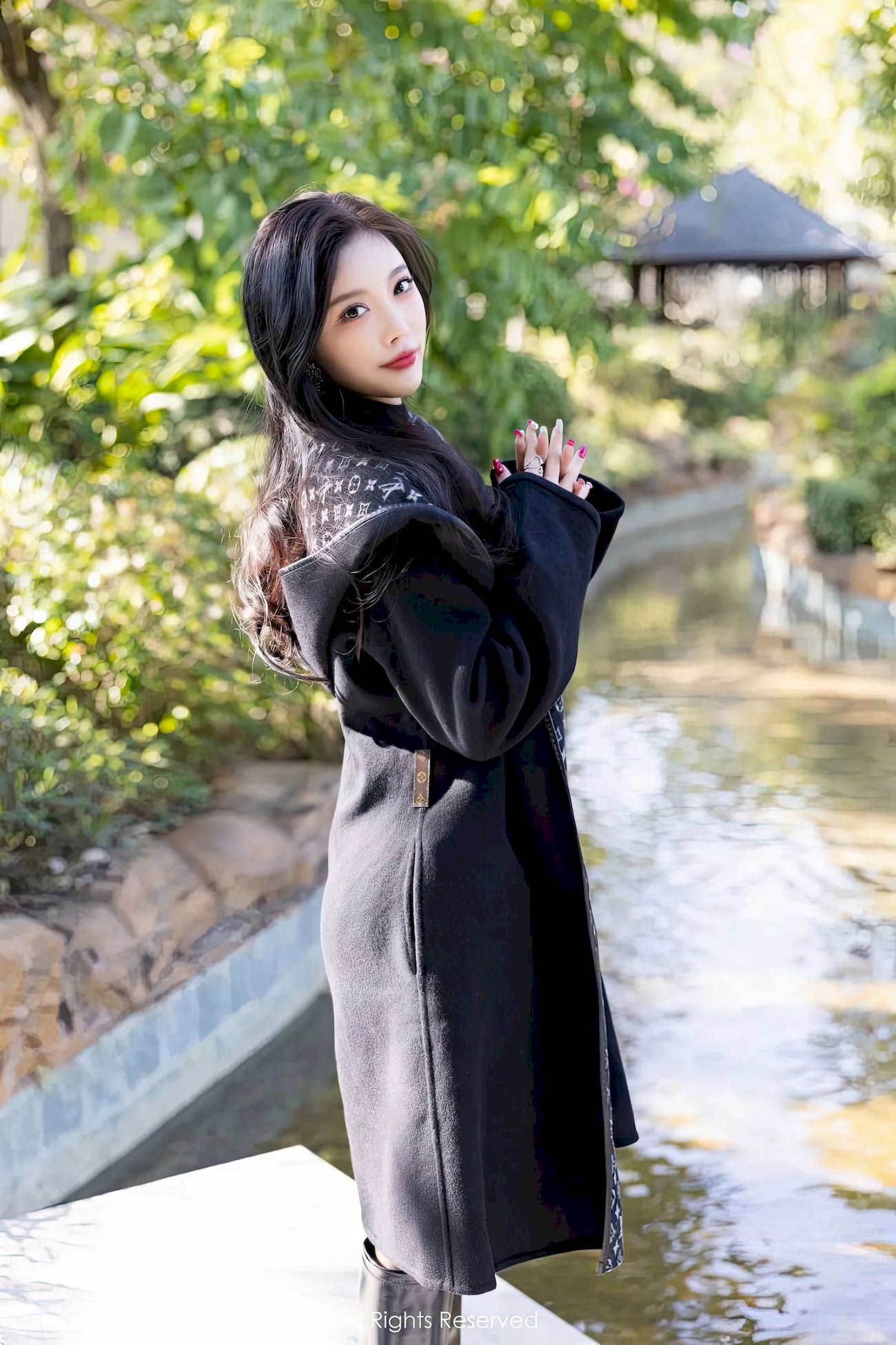 [秀人XiuRen] No.6229 杨晨晨Yome – 黑色服饰+皮质短裙海南岛旅拍