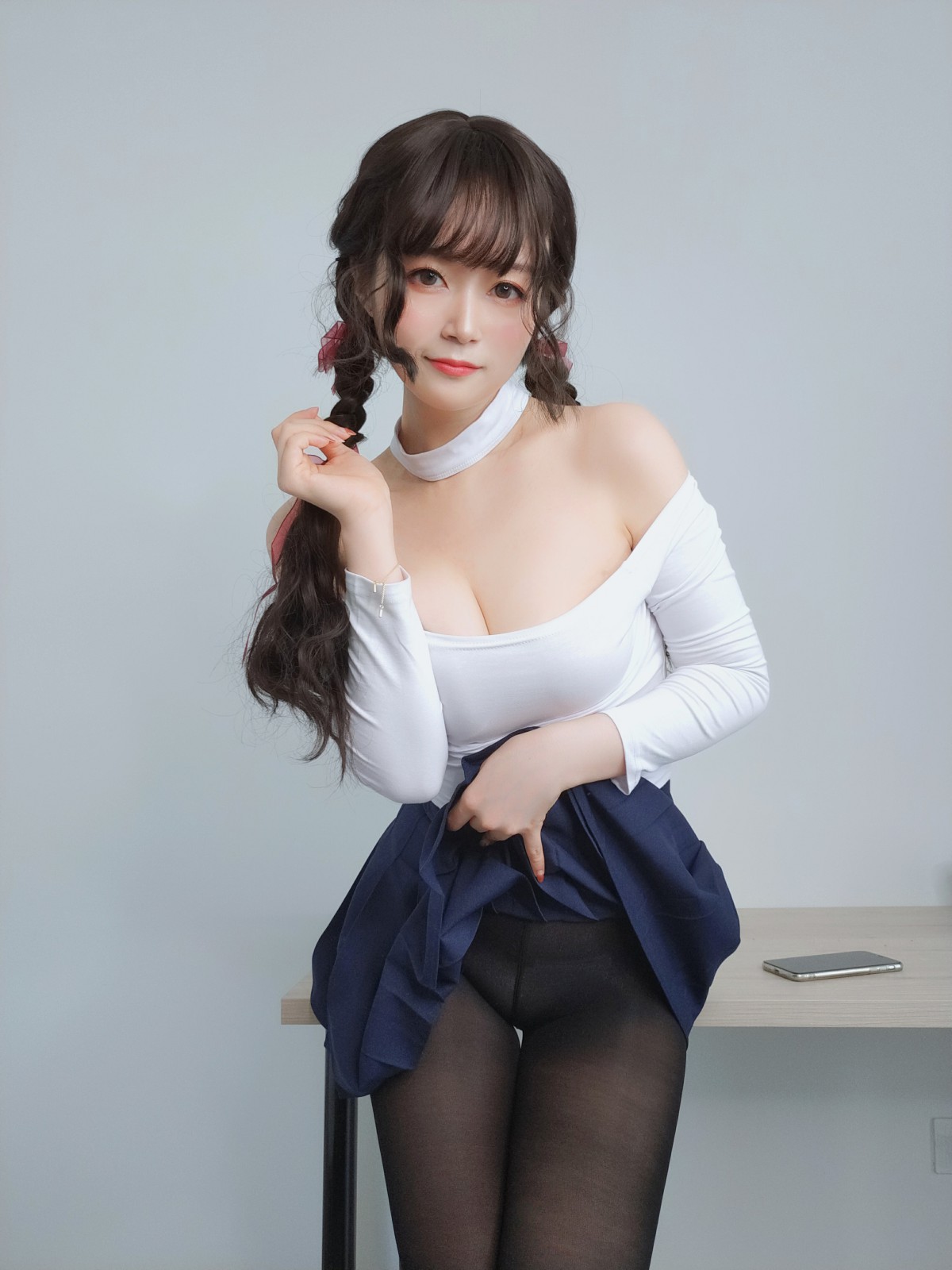 Coser小姐姐白银 – 邻家大姐姐的黑丝 – COSPLAY