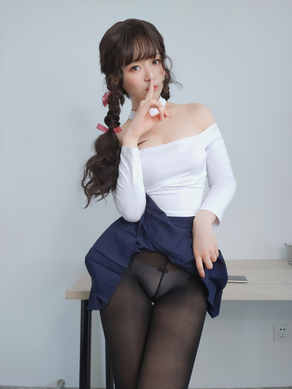 Coser小姐姐白银 – 邻家大姐姐的黑丝 – COSPLAY