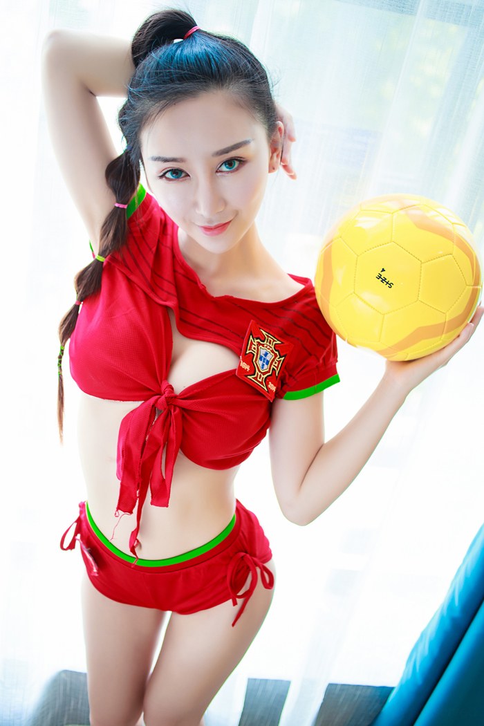 秀人网足球宝贝邹晶晶挺拔美胸修长美腿第二套写真-御萝部落