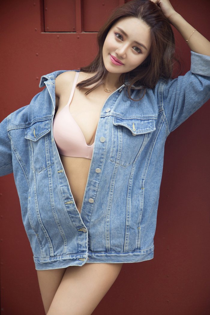 尤果网足球宝贝Gaia性感美胸诱惑翘臀修长美腿写真-御萝部落