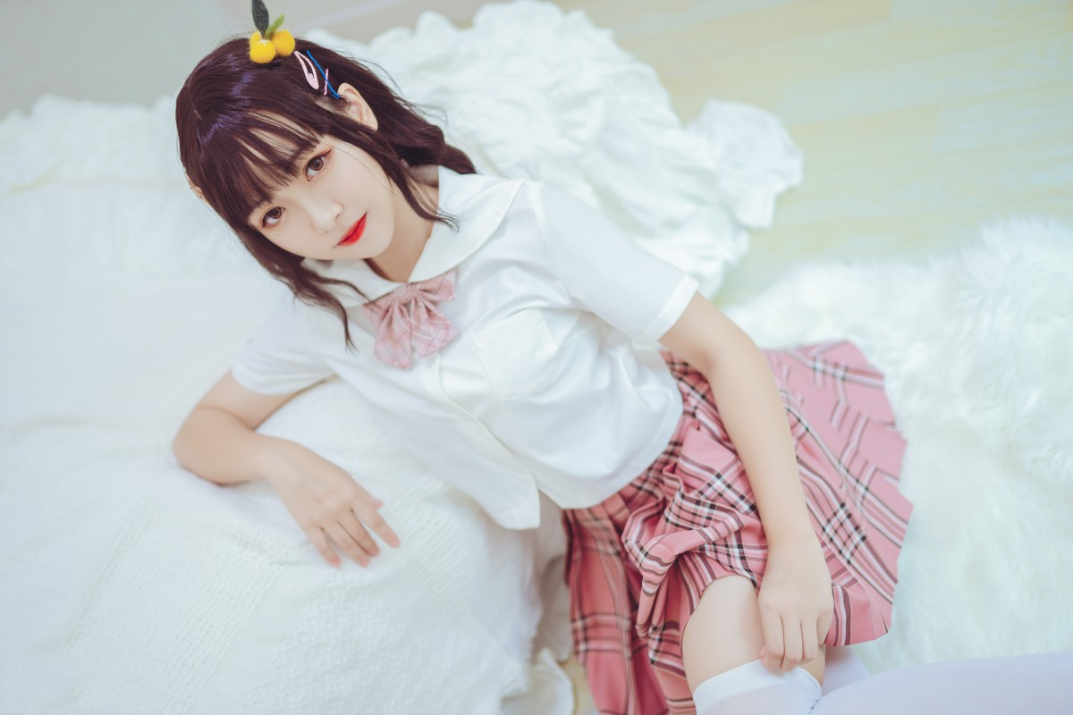 喵糖映画 VOL.001 过膝白丝 – COSPLAY