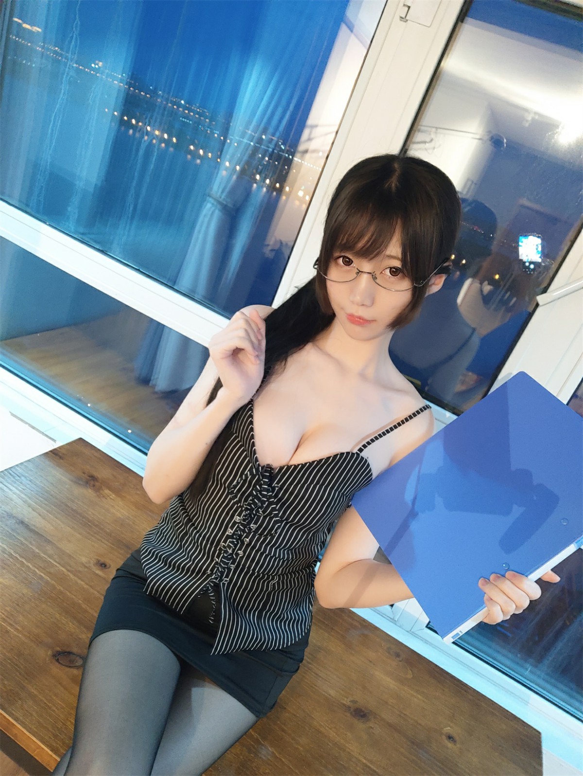 [Cosplay]NAGISA魔物喵–自摄系列 NO.001 专属秘书 – COSPLAY